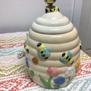 CERAMIC BEEHIVE DESK LAMP